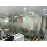 ksa/images/productimages/sada-al-tatweer-aluminium-factory/interior-wall-system/frameless-partitions.webp