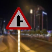 ksa/images/productimages/shawahid-industrial-road-company/traffic-sign-pole/led-illuminating-traffic-signs-poles.webp