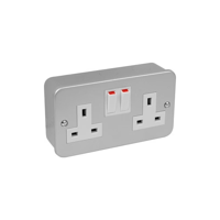 uae/images/productimages/ahuja-electrical-appliances-co-llc/switch-socket/metal-clad-13a-twin-switch-socket.webp