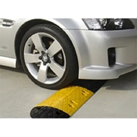 uae/images/productimages/excel-trading-company-llc/speed-stopper/speed-hump-black-yellow-25-x-36-x-6-cm-rubber.webp