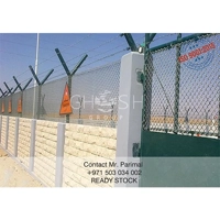 uae/images/productimages/ghosh-metal-industries-llc/mesh-fencing/wall-mounted-chain-link-fence.webp