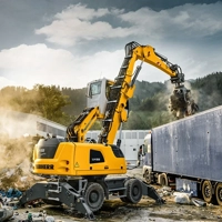 uae/images/productimages/liebherr-middle-east-fze/track-loader/liebherr-mobile-material-handling-machines-lh-22-m-industry-litronic.webp